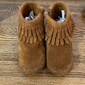 Toddler/Baby Size 5 ankle zip up 2 layer fringe Minnetonka moccasins
